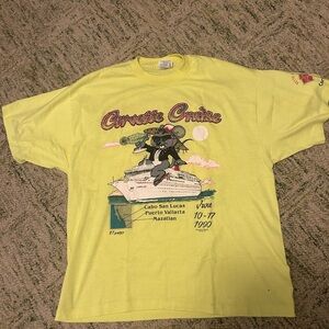 This shirt is a rare vintage corvette shirt from 1990 corvette cruise fits XL